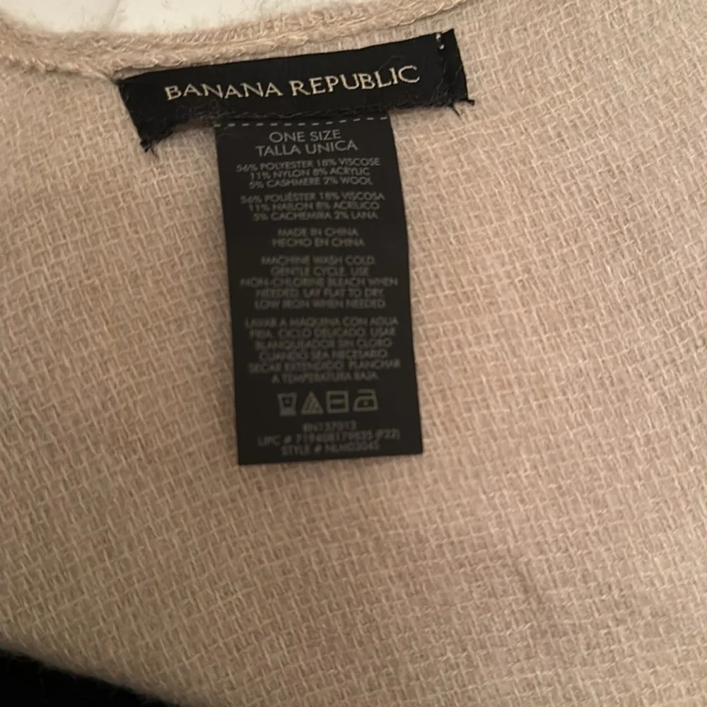 Banana Republic Cashmere Blend Erin Plaid Neutral Wrap Scarf Fringed Cozy OS